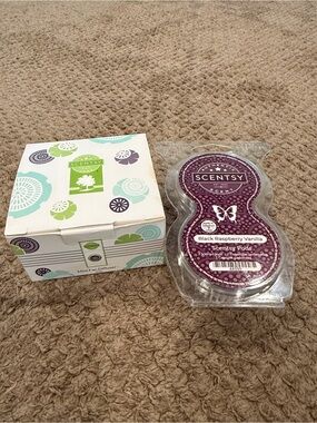 Scentsy Gray Mini Fan Diffuser with Black Raspberry Vanilla Scentsy Pod